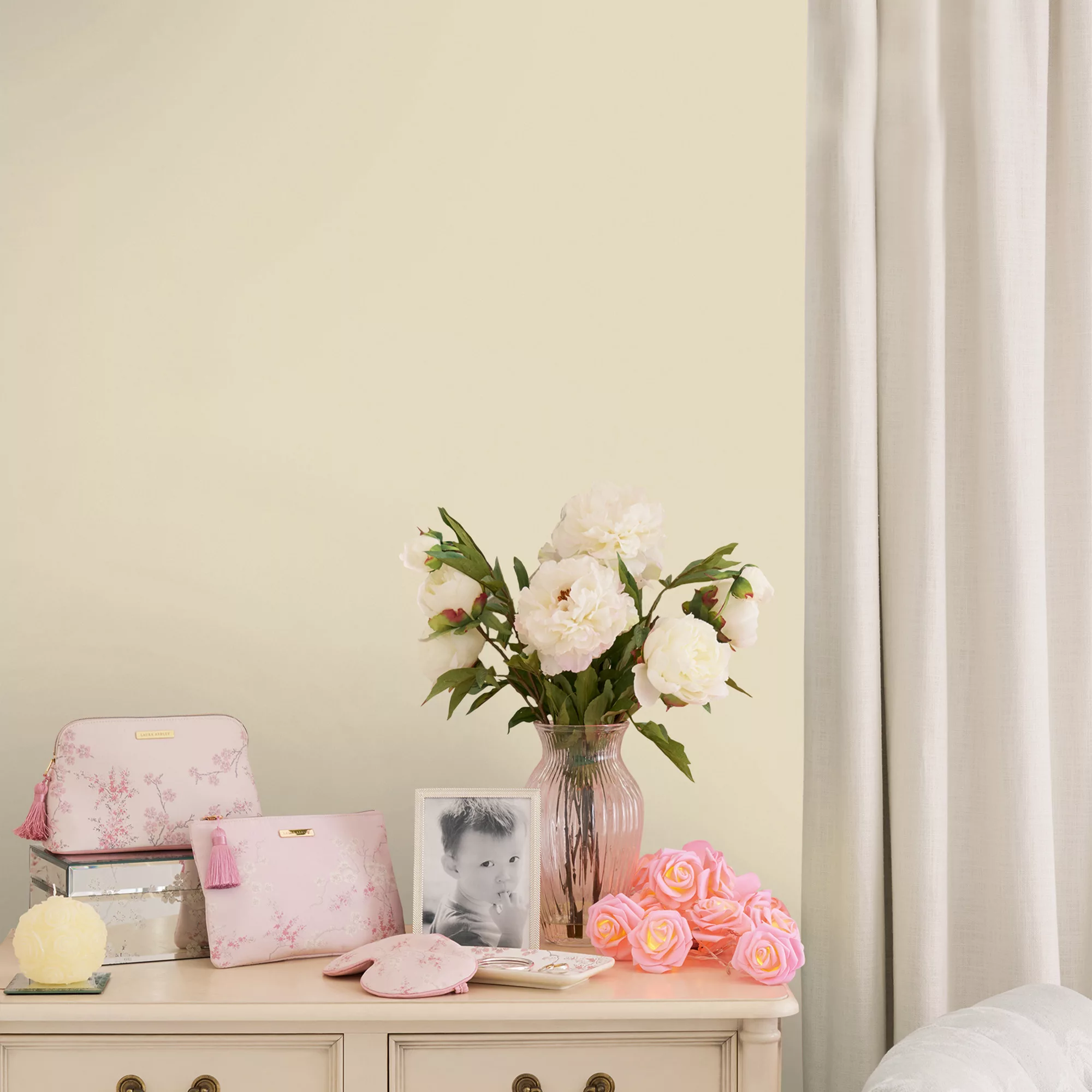 Laura Ashley Primrose White Matt Emulsion Paint, 2.5L 3 Laura Ashley Primrose White Matt Emulsion Paint, 2.5L - Image 3