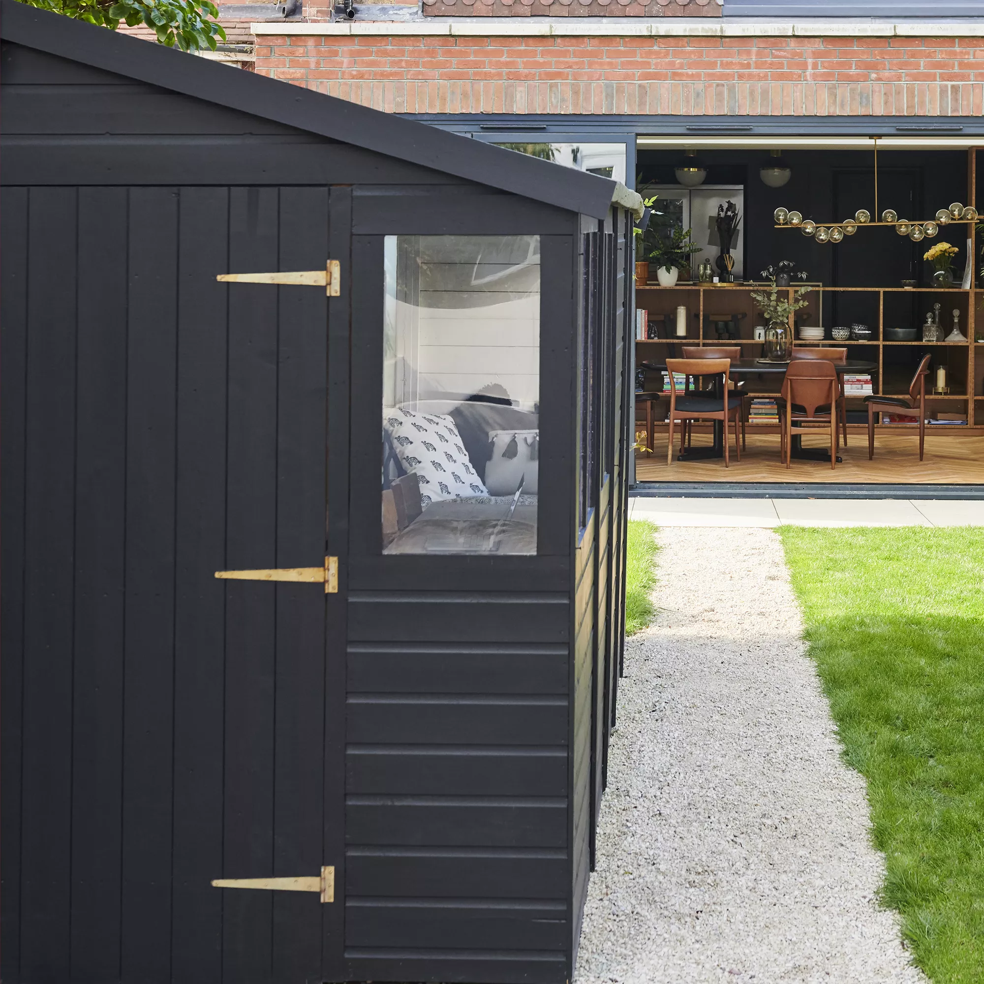 Rust-Oleum Garden Paint Natural Charcoal Matt Multi-surface Garden Paint, 750ml Tin 4 Rust-Oleum Garden Paint Natural Charcoal Matt Multi-surface Garden Paint, 750ml Tin - Image 4