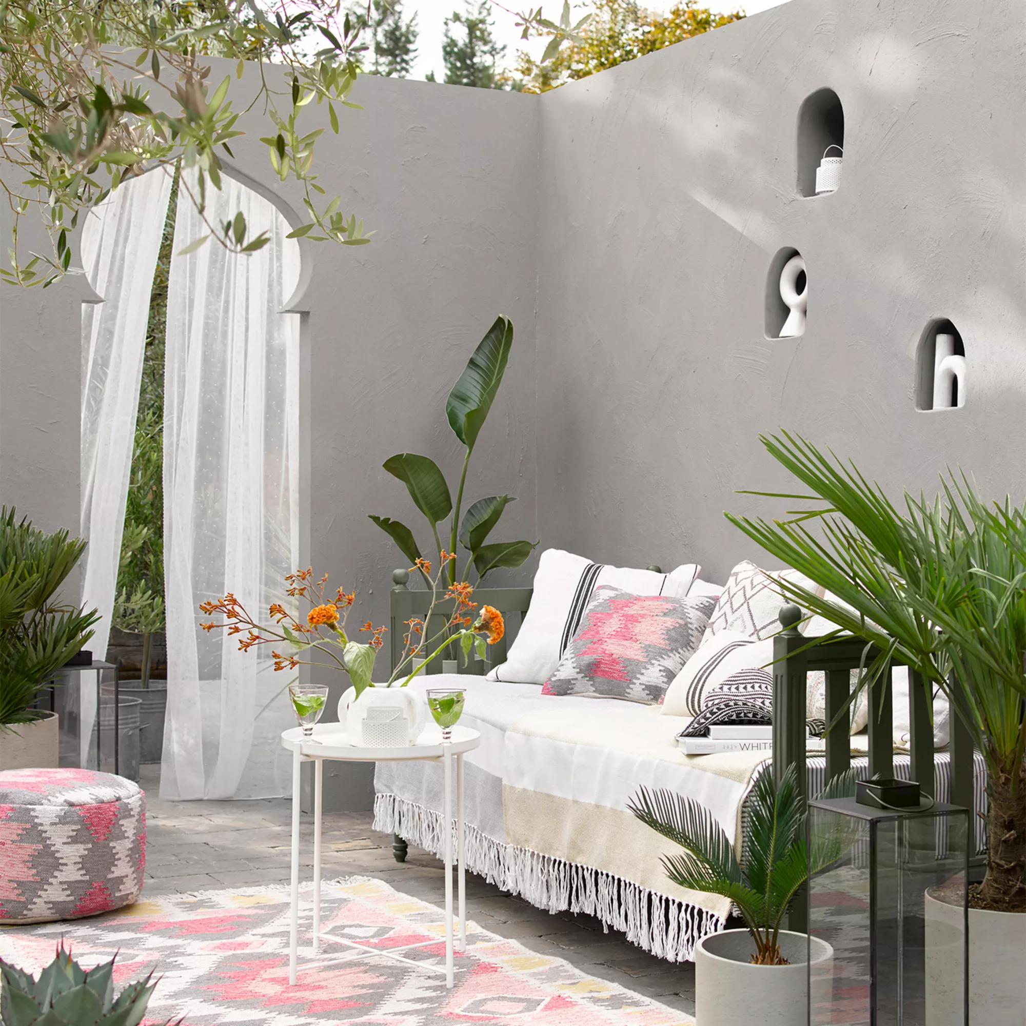 Sandtex Ultra Smooth Plymouth Grey Masonry Paint, 5L 5 Sandtex Ultra Smooth Plymouth Grey Masonry Paint, 5L - Image 5