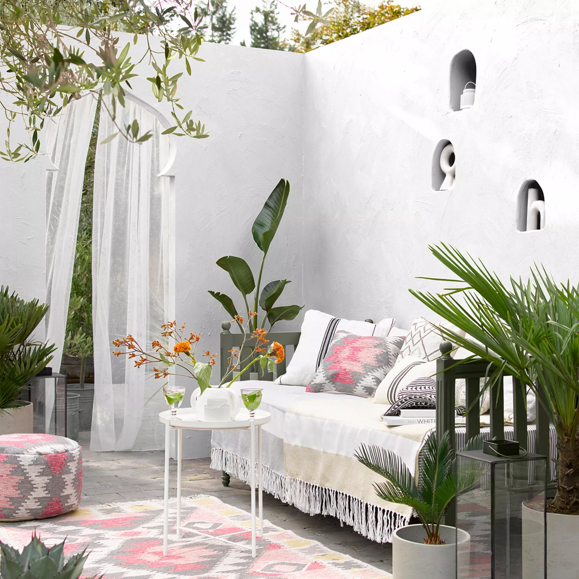 Sandtex Ultra Smooth Pure Brilliant White Masonry Paint, 5L 5 Sandtex Ultra Smooth Pure Brilliant White Masonry Paint, 5L - Image 5